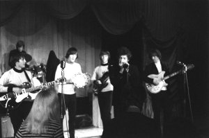 The Byrds and Bob Dylan playing together in 1965